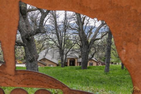 24600 Paramount Dr, Tehachapi, CA 93561 photo 3
