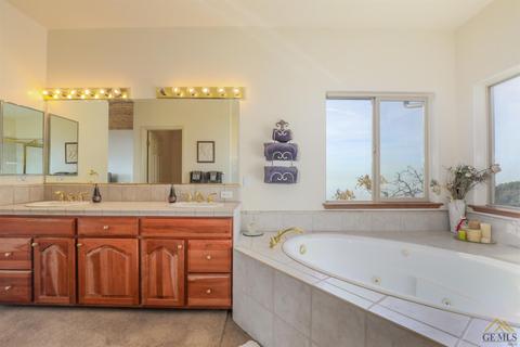 30440 Starland Dr, Tehachapi, CA 93561 photo 17