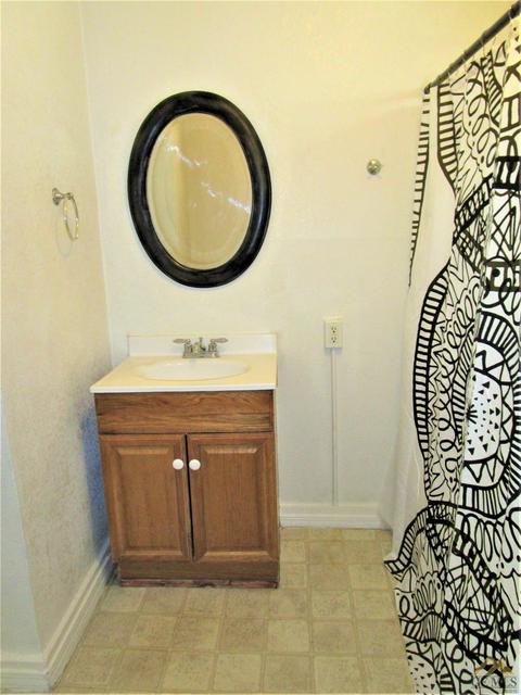 220 E St, Taft, CA 93268 photo 9