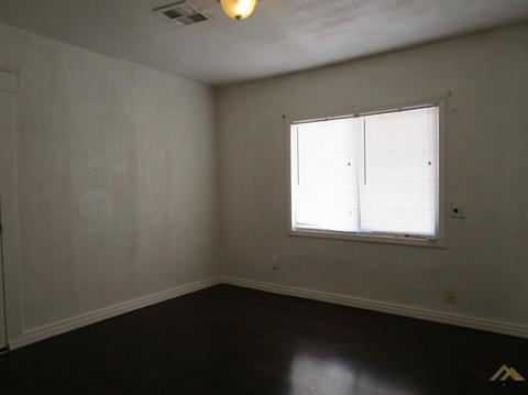 220 E St, Taft, CA 93268 photo 13