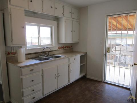 220 E St, Taft, CA 93268 photo 8