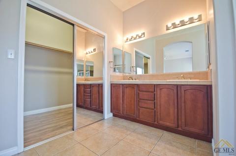 8902 Rockhampton Dr, Bakersfield, CA 93313 photo 12