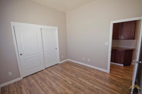 8902 Rockhampton Dr, Bakersfield, CA 93313 photo 6