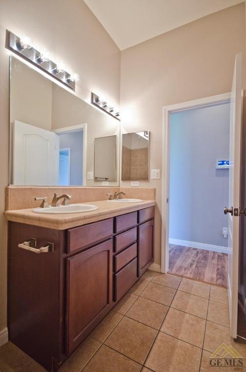 8902 Rockhampton Dr, Bakersfield, CA 93313 photo 15