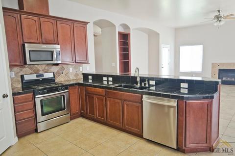 8902 Rockhampton Dr, Bakersfield, CA 93313 photo 3
