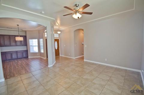 8902 Rockhampton Dr, Bakersfield, CA 93313 photo 2