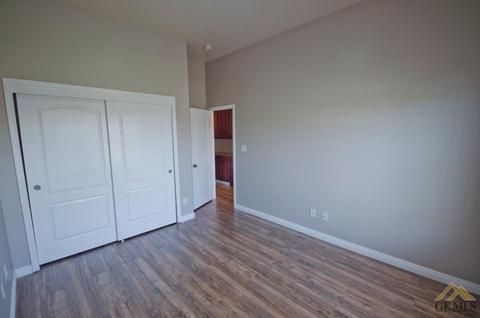 8902 Rockhampton Dr, Bakersfield, CA 93313 photo 5