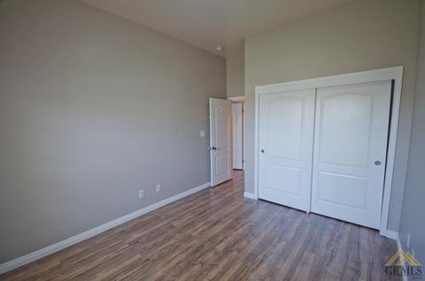 8902 Rockhampton Dr, Bakersfield, CA 93313 photo 4