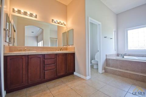 8902 Rockhampton Dr, Bakersfield, CA 93313 photo 9