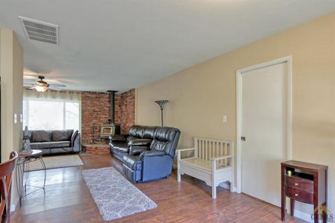 30161 Knight Ct, Tehachapi, CA 93561 photo 2
