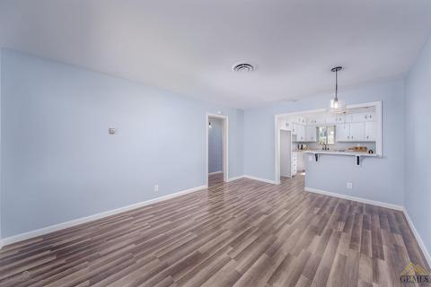 236 Walnut St, Shafter, CA 93263 photo 4