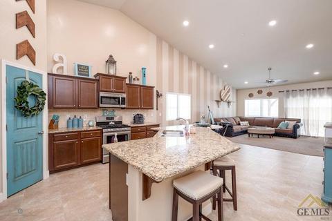 9113 Red Pine Dr, Shafter, CA 93263 photo 4