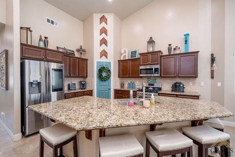 9113 Red Pine Dr, Shafter, CA 93263 photo 6