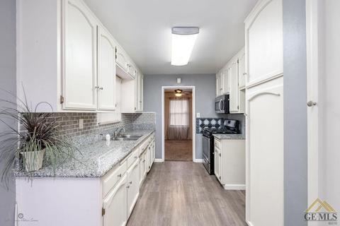 3003 Spruce St, Bakersfield, CA 93301 photo 1
