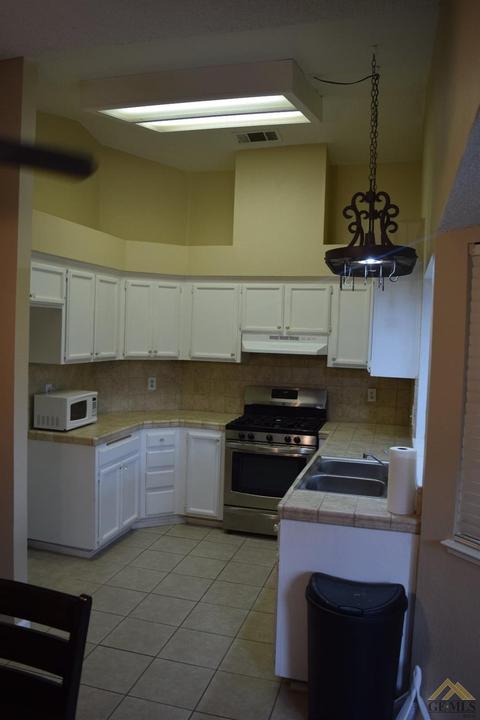 1208 Eubanks Ave, Bakersfield, CA 93307 photo 3