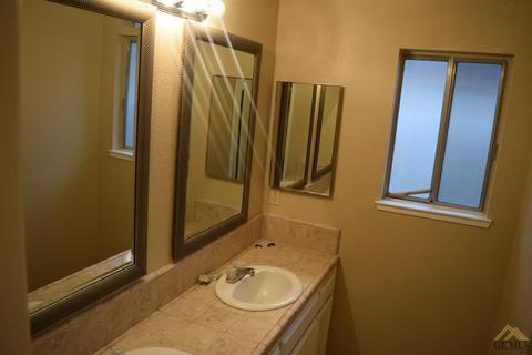 1208 Eubanks Ave, Bakersfield, CA 93307 photo 8