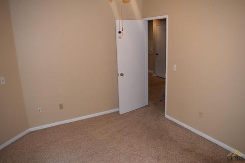 1208 Eubanks Ave, Bakersfield, CA 93307 photo 9