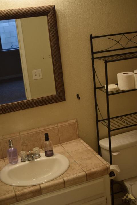 1208 Eubanks Ave, Bakersfield, CA 93307 photo 5