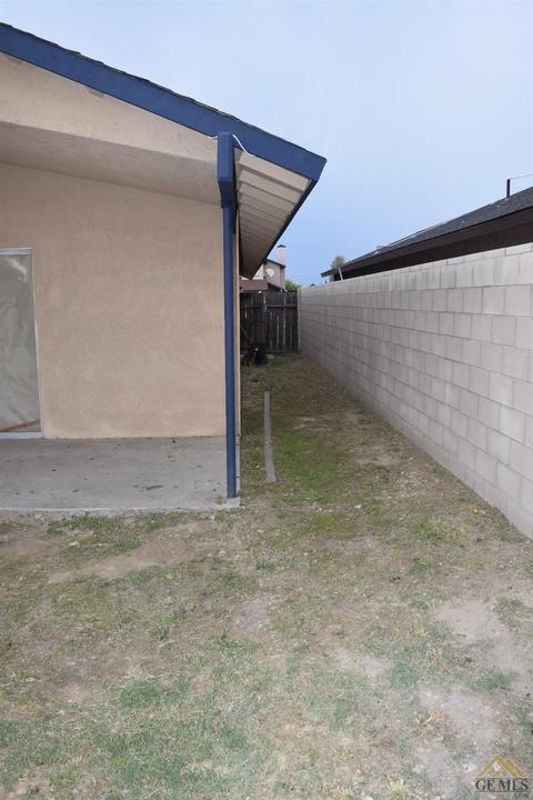 1208 Eubanks Ave, Bakersfield, CA 93307 photo 11
