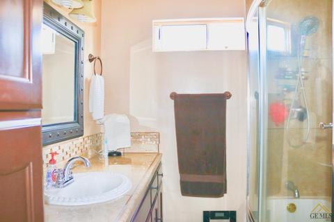 741 3rd St, Mcfarland, CA 93250 photo 4