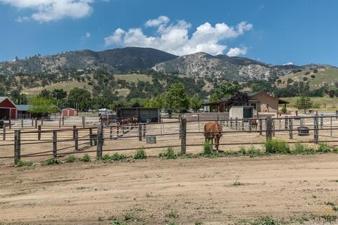 23947 Clover Spring Rd, Tehachapi, CA 93561 photo 3
