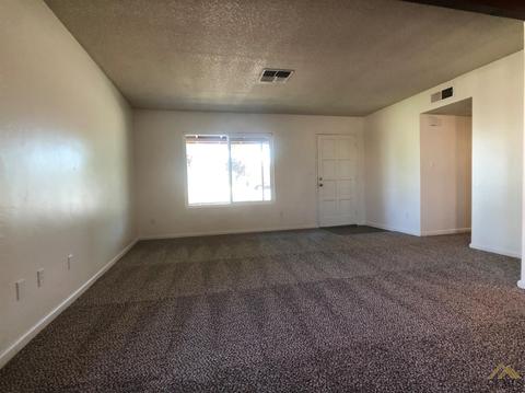 314 E San Emidio St, Taft, CA 93268 photo 3