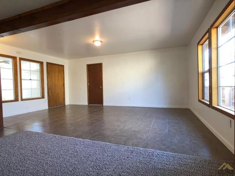 314 E San Emidio St, Taft, CA 93268 photo 6