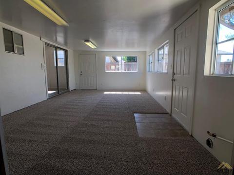 314 E San Emidio St, Taft, CA 93268 photo 10