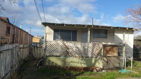 302 Pierce St, Taft, CA 93268 photo 4
