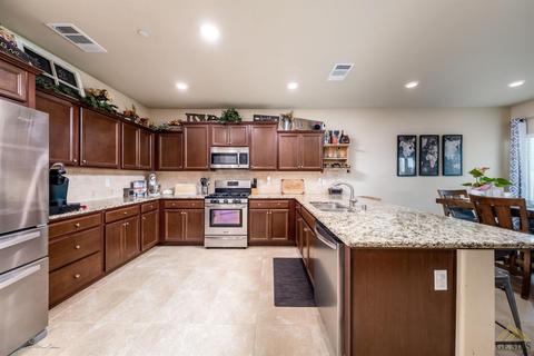 9105 Red Pine Dr, Shafter, CA 93263 photo 6