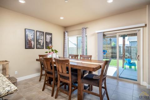 9105 Red Pine Dr, Shafter, CA 93263 photo 8