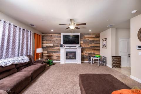 9105 Red Pine Dr, Shafter, CA 93263 photo 3