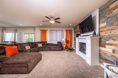 9105 Red Pine Dr, Shafter, CA 93263 photo 4