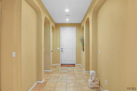 911 Valerie Ln, Tehachapi, CA 93561 photo 3