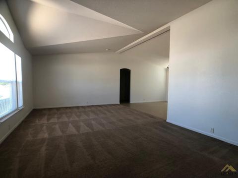 701 Crystal St, Taft, CA 93268 photo 3