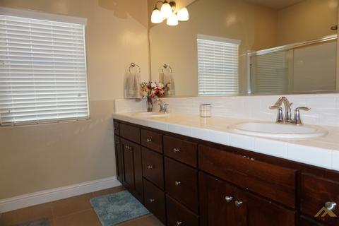 9517 Woodbrook Dr, Shafter, CA 93263 photo 23