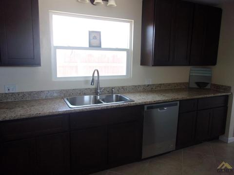 305 E Woodrow St, Taft, CA 93268 photo 4