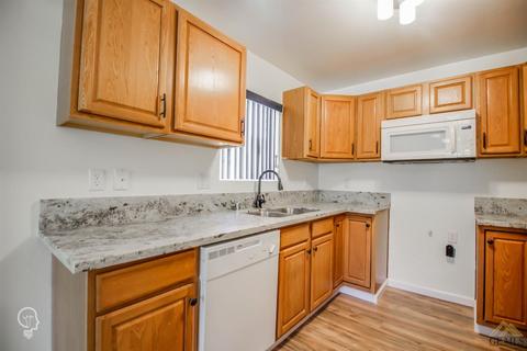 208 D St, Taft, CA 93268 photo 6