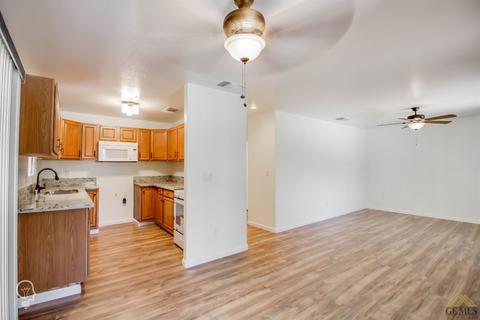 208 D St, Taft, CA 93268 photo 4