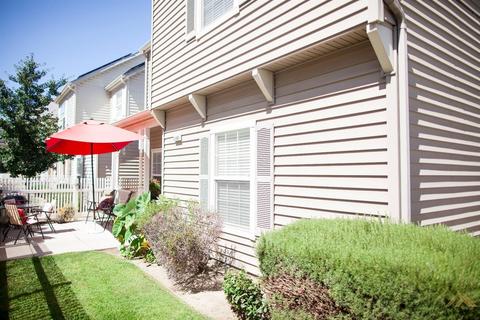 2103 Basilone Way, Bakersfield, CA 93301 photo 1