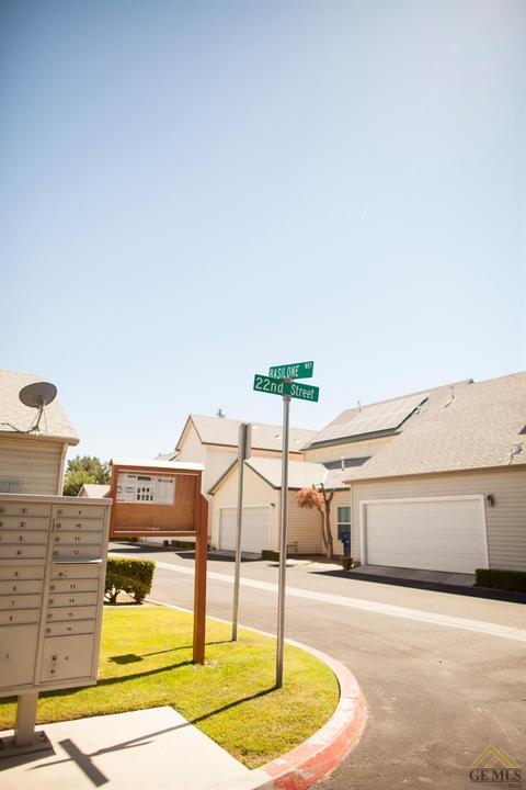 2103 Basilone Way, Bakersfield, CA 93301 photo 5