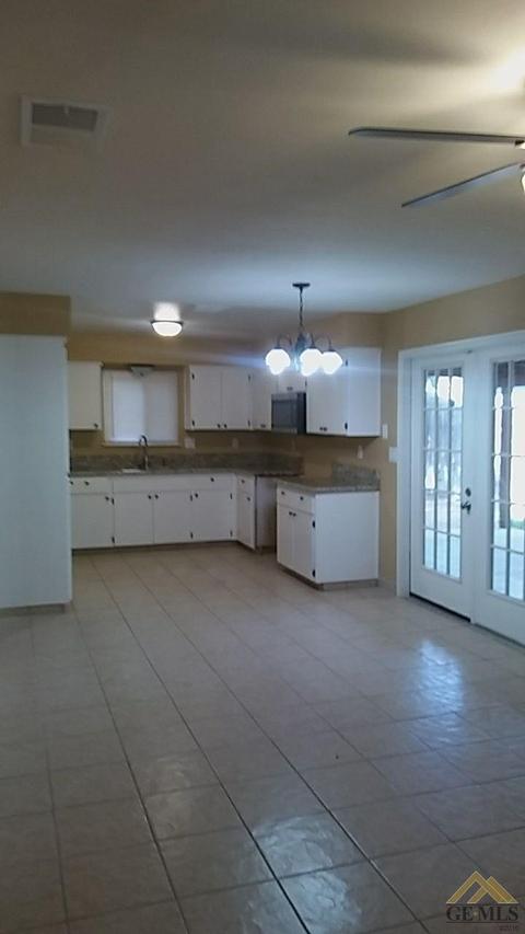 1207 Staples Dr, Arvin, CA 93203 photo 4