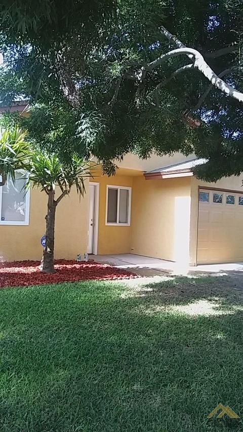 1207 Staples Dr, Arvin, CA 93203 photo 2