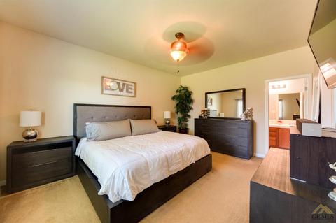 2406 Trapper St, Bakersfield, CA 93313 photo 8