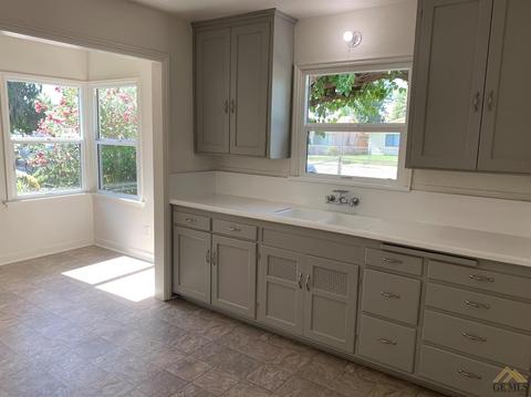 1281 Mark St, Arvin, CA 93203 photo 5