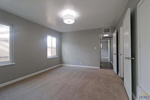 621 E St, Taft, CA 93268 photo 23