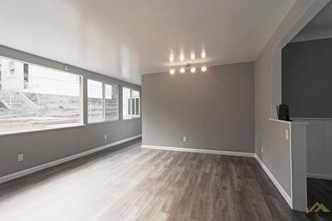 621 E St, Taft, CA 93268 photo 17