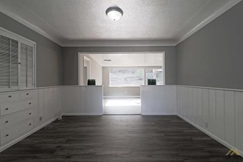 621 E St, Taft, CA 93268 photo 8