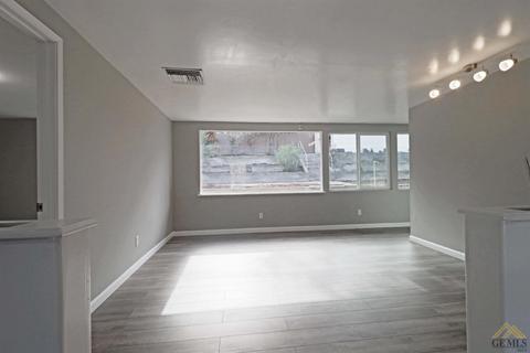 621 E St, Taft, CA 93268 photo 14