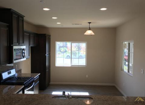 2317 Persimmon St, Wasco, CA 93280 photo 6